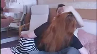 La ragazza mamme molto porche soddisfa lo stronzo.