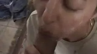 Orgia al lavoro con la mamme troie porno segretaria Lola Taylor.