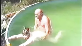 Allarga le gambe durante il sesso nonne porche troie anale.