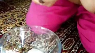 La ragazza riceve il sesso dal patrigno milf troie amatoriali come regalo.