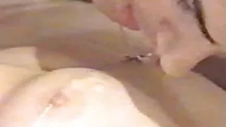Figliastro cums sul pube giovani mamme porche rasato della matrigna.