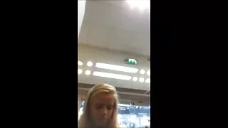 Sybil a eccita film porno mamme troie il Feticista con i piedi.
