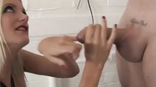 Le amiche sono impegnate in carezze Lesbiche. porno mamme zoccole