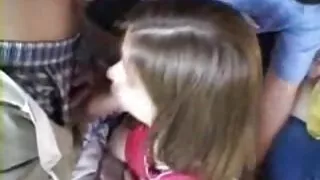 Sidra Sage tradisce con aria di sfida suo marito con un mamme troi allenatore.
