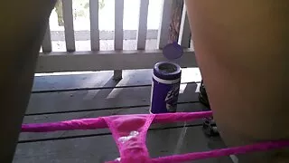 Fa un pompino e si masturba il cazzo con mamme mature porche le gambe.