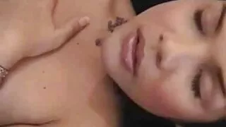 Il medico tratta il mamme troie al mare patrigno con il sesso.