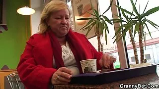 Emma video milf troie Hix si fa scopare il culo con il suo amante.