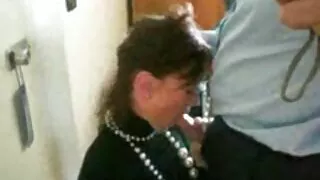 L'uomo dryuchit tassista invece di pagare per la xxx mamme troie tariffa.