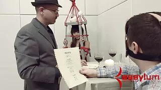 Veronica milf molto troie si arrende a due amici.
