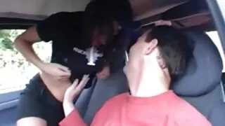 Tradisce il marito con il suo amico. mamme troe