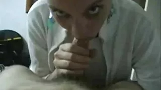 Khloe Kapri dà nonne troie xxx il fratellastro sperma nella vagina.