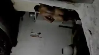 Cums mamme zocole sulla pancia bionda con sperma.