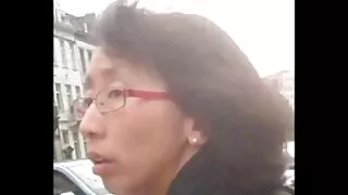 La bruna intraprende un madri italiane porche viaggio Anale a piedi.