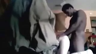 Kiara mamme porche amatoriali Cole fa sesso con un uomo di colore.