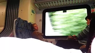 Nicole Aniston fa un pompino, si eccita con mamme molto troie la bocca.