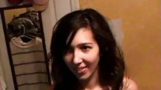 Chloe Cherry gira su un cazzo nero. mamme troie lesbiche