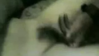Guarda il sesso di Elsa mamme pelose porche Jean e si accarezza.