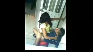 Sospeso porno gratis mamme porche gira su un cazzo.