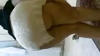 La milf molto troie bionda ha abbandonato il marito ha un amante.
