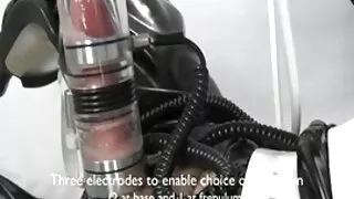 Studente eccellente con gli occhiali e mamme porche italiane un Pene artificiale.
