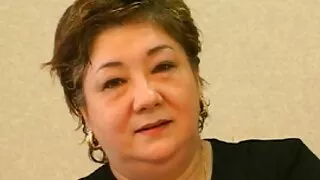 Le madri troie ragazze si spogliano e raccontano.
