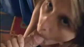 Il cazzo di Ramon nel culo fa un grosso buco in mamme porcone una bionda dai capelli corti.